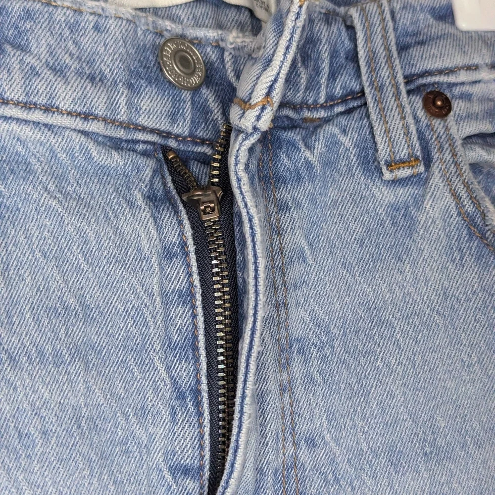 Abercrombie & Fitch Jeans Size 28/6 90s Straight Leg Ultra High Rise Distressed